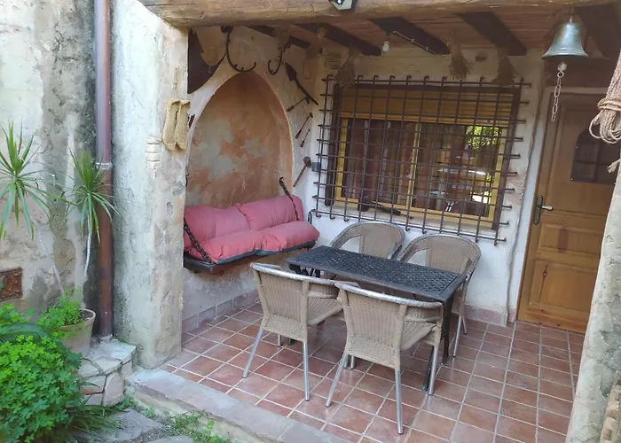 A La Sombra De La Torre
