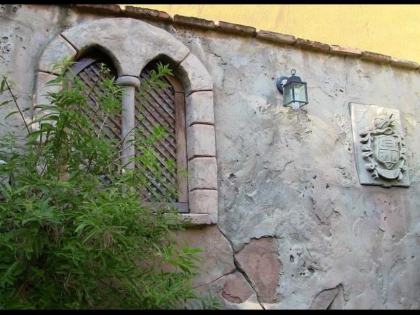 A La Sombra De La Torre